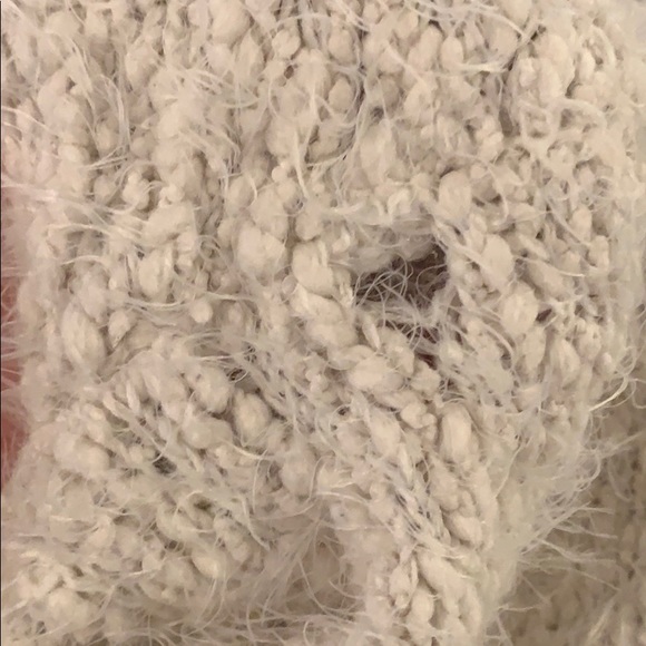 Fuzzy sweater - Picture 3 of 4